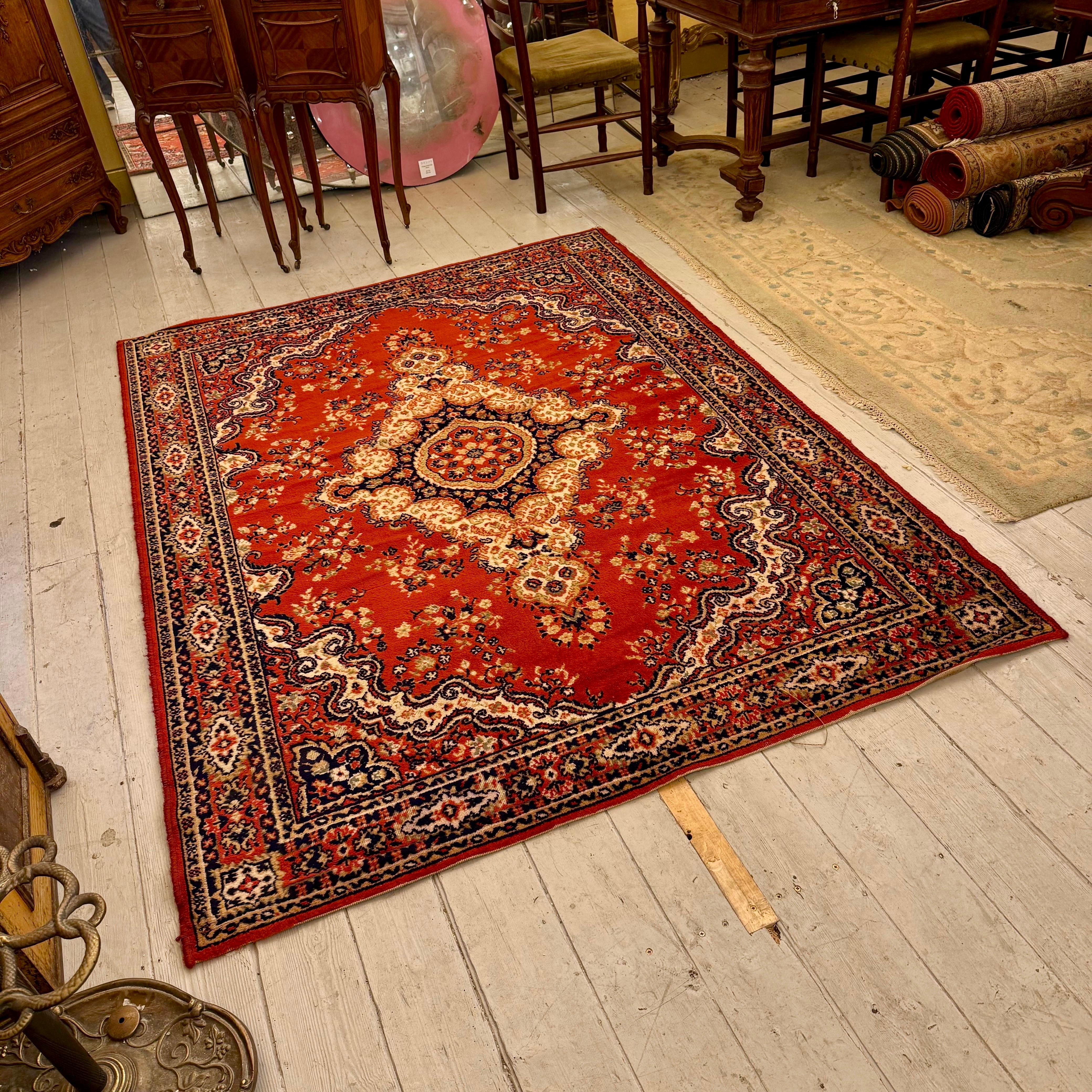 Red Medallion Carpet with Curvilinear Border, 230 × 170 cm