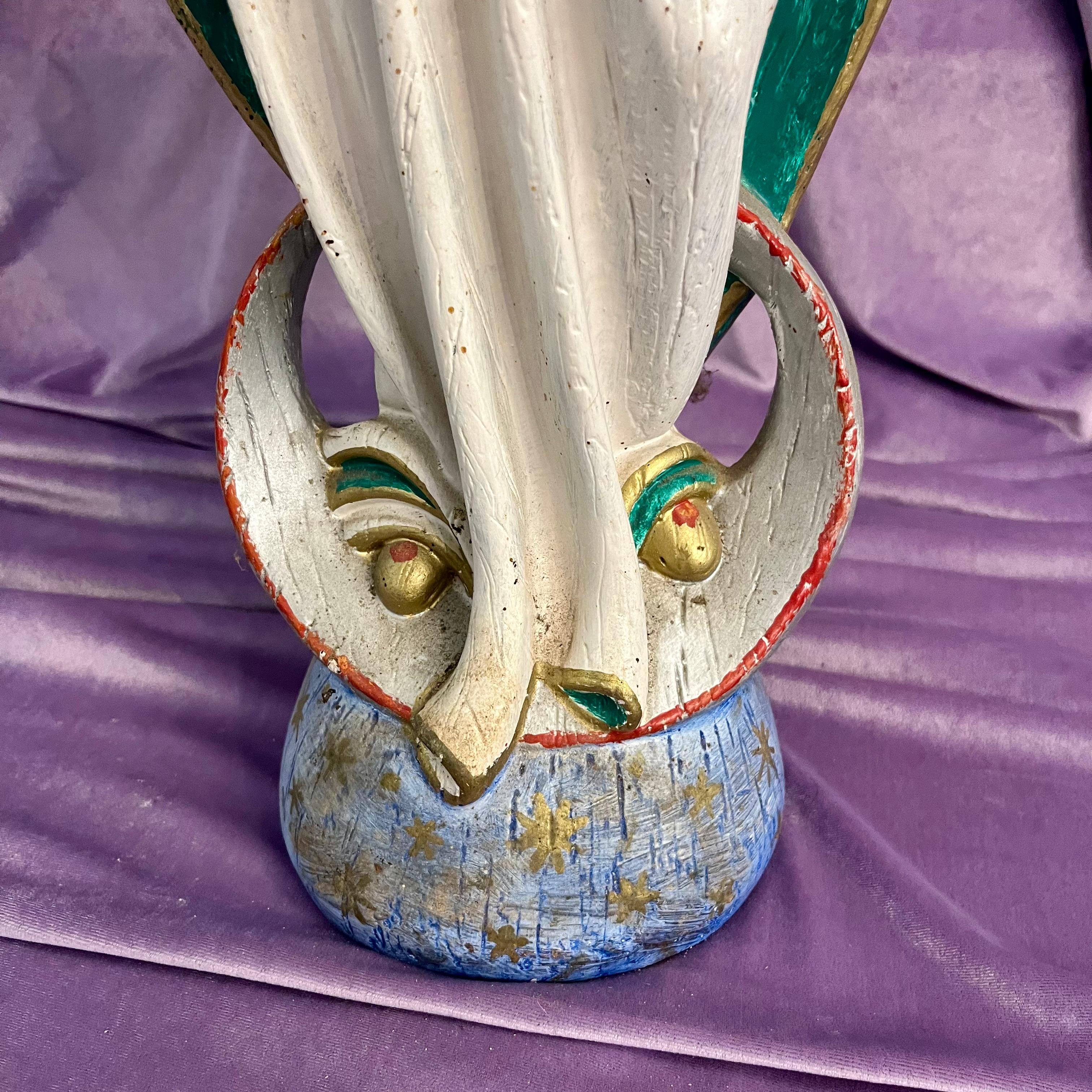 Beautiful Statue of Mother Mary Holding Baby Jesus