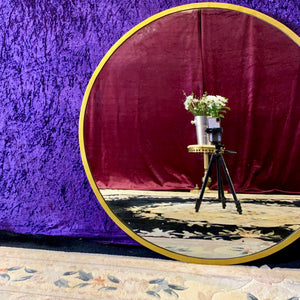 Sleek and Contemporary Round Gold Mirror