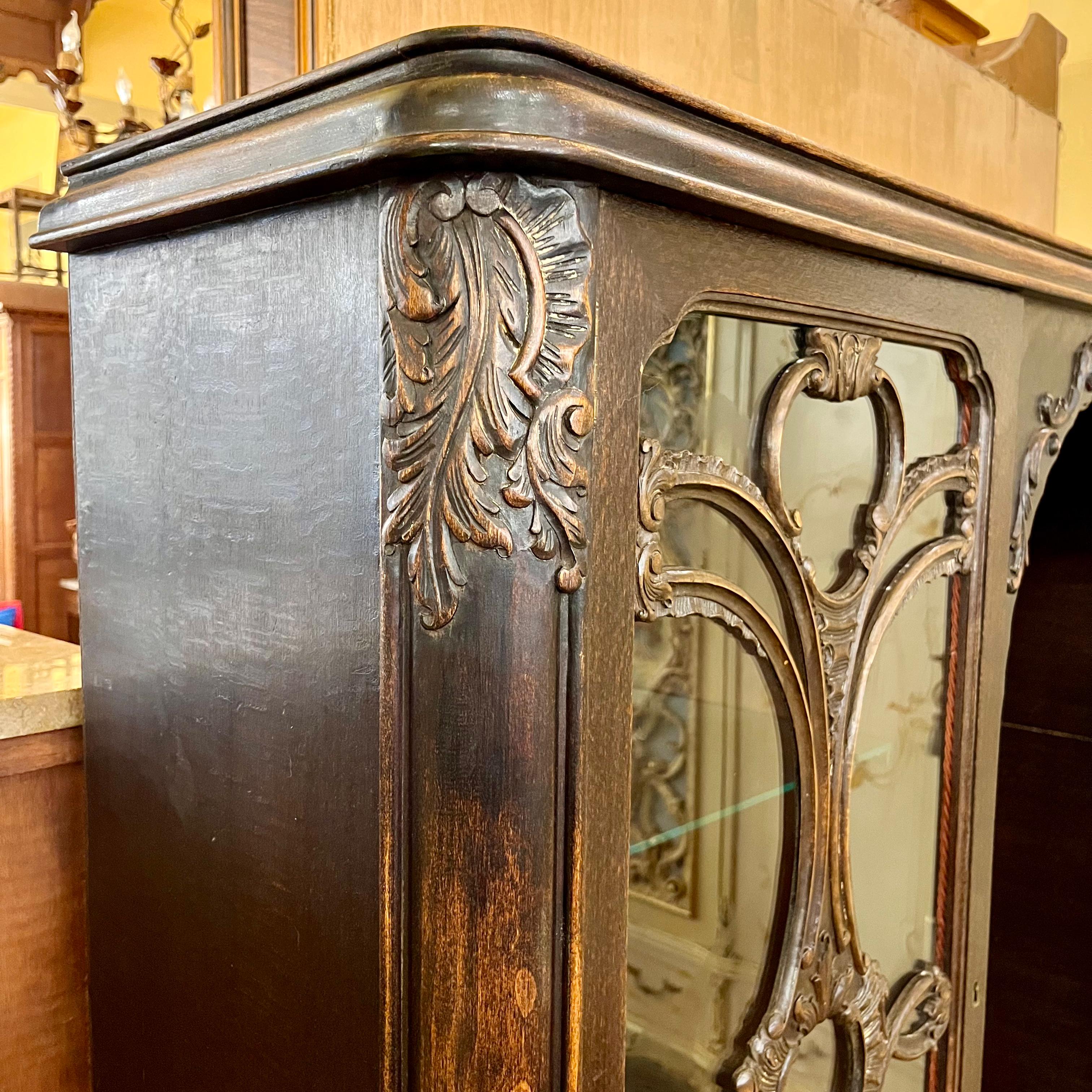 French Display Cabinet with Mirrored Interior, c. 1900–1920
