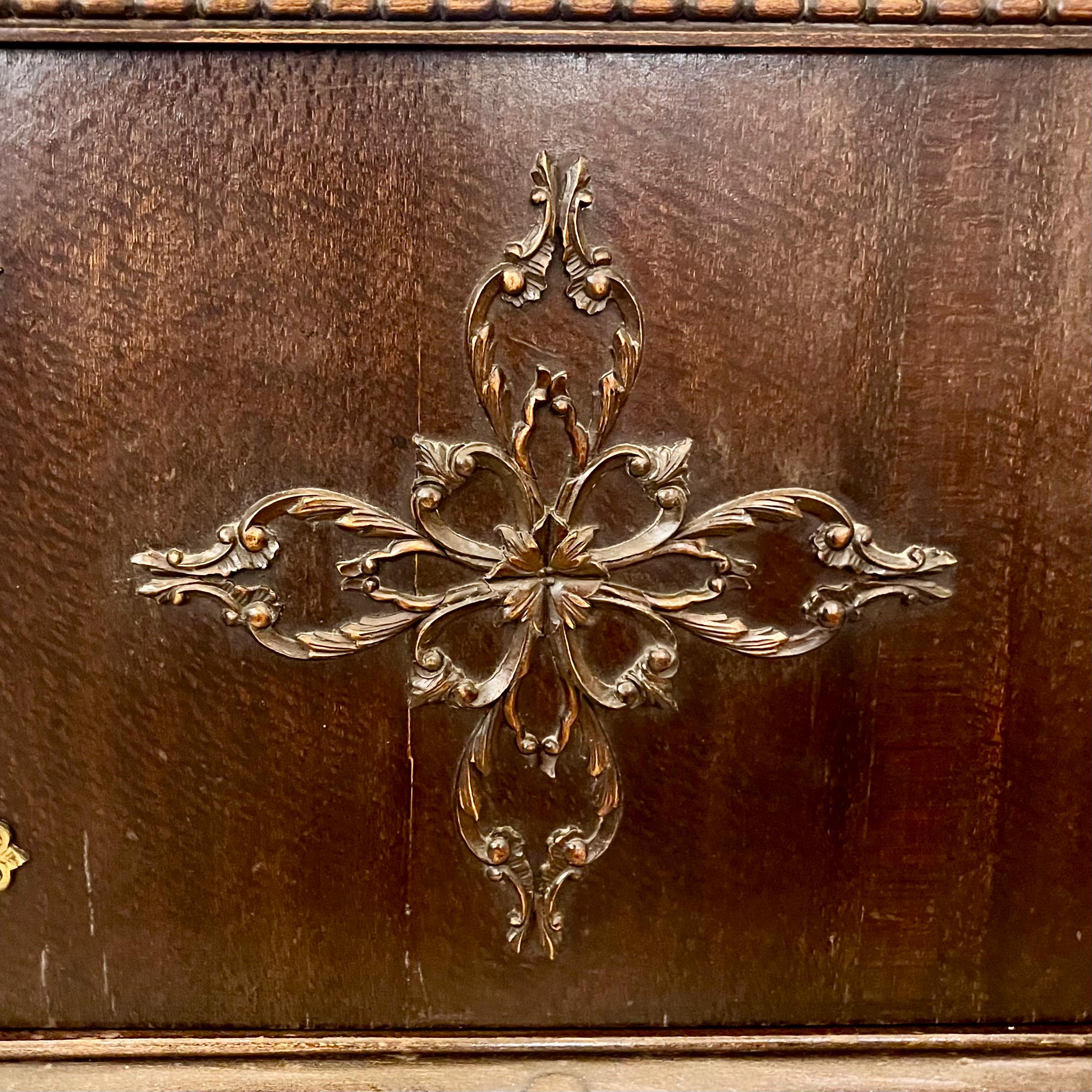 French Display Cabinet with Mirrored Interior, c. 1900–1920