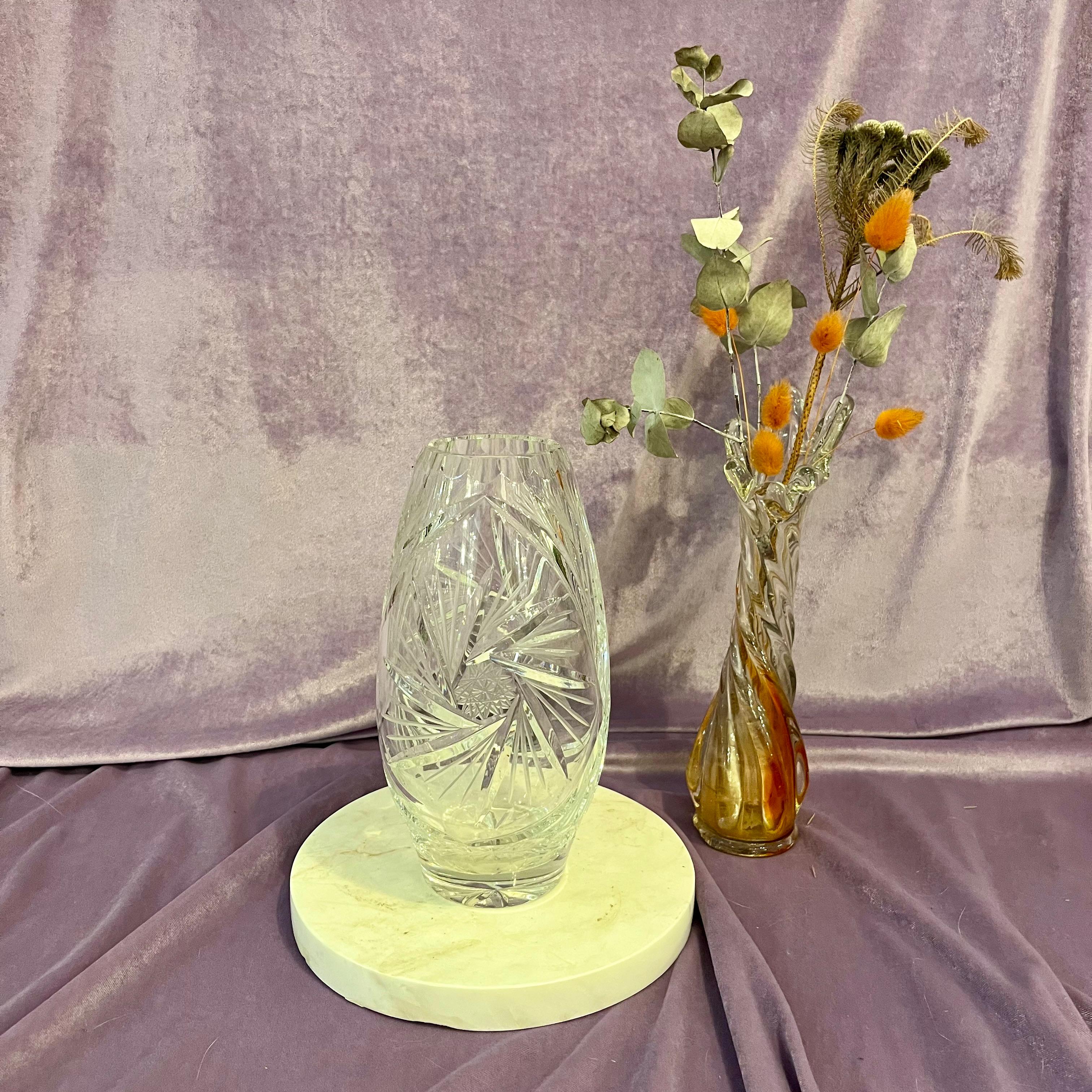 Beautiful Crystal Tapered Vase with Twisted Star Burst Etching