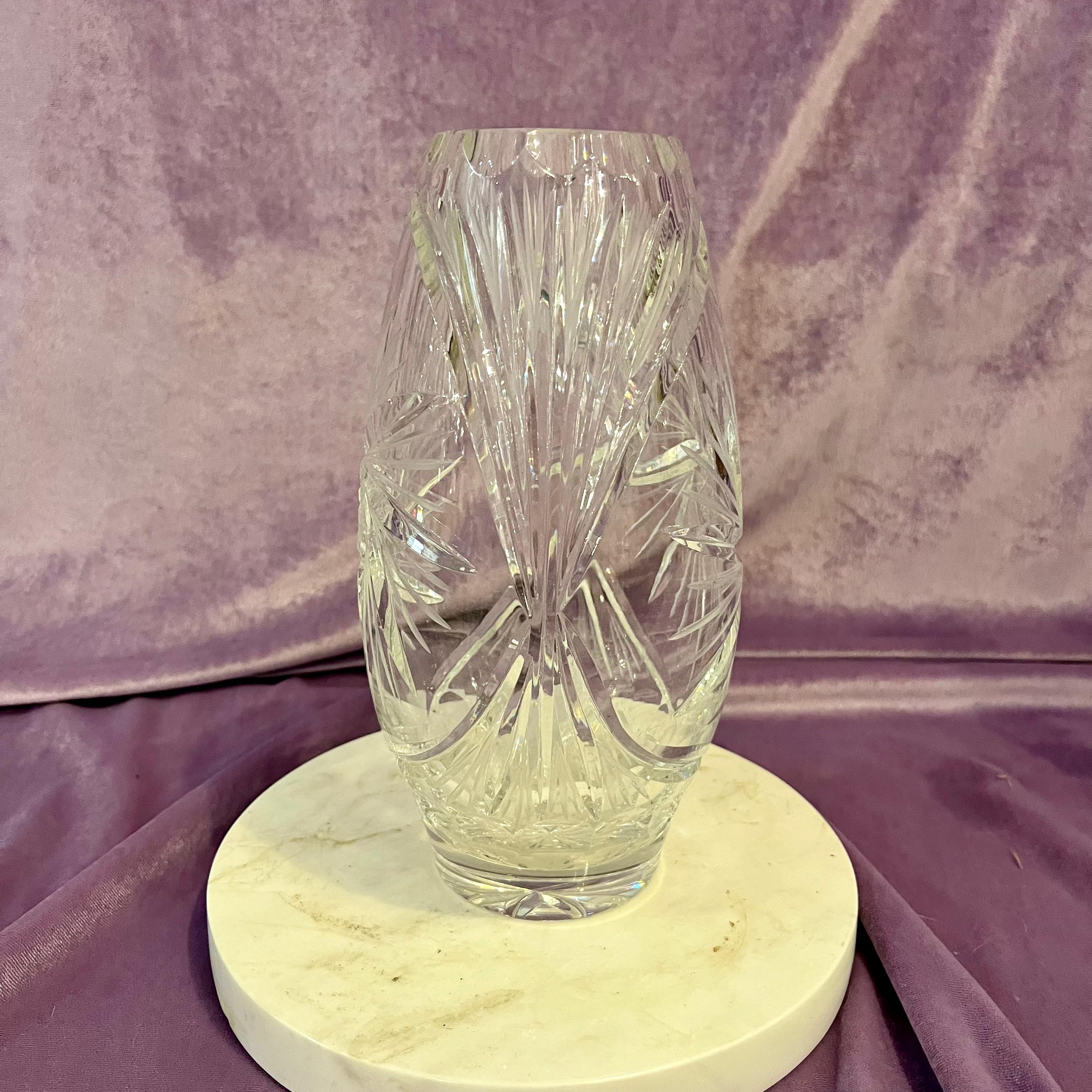 Beautiful Crystal Tapered Vase with Twisted Star Burst Etching