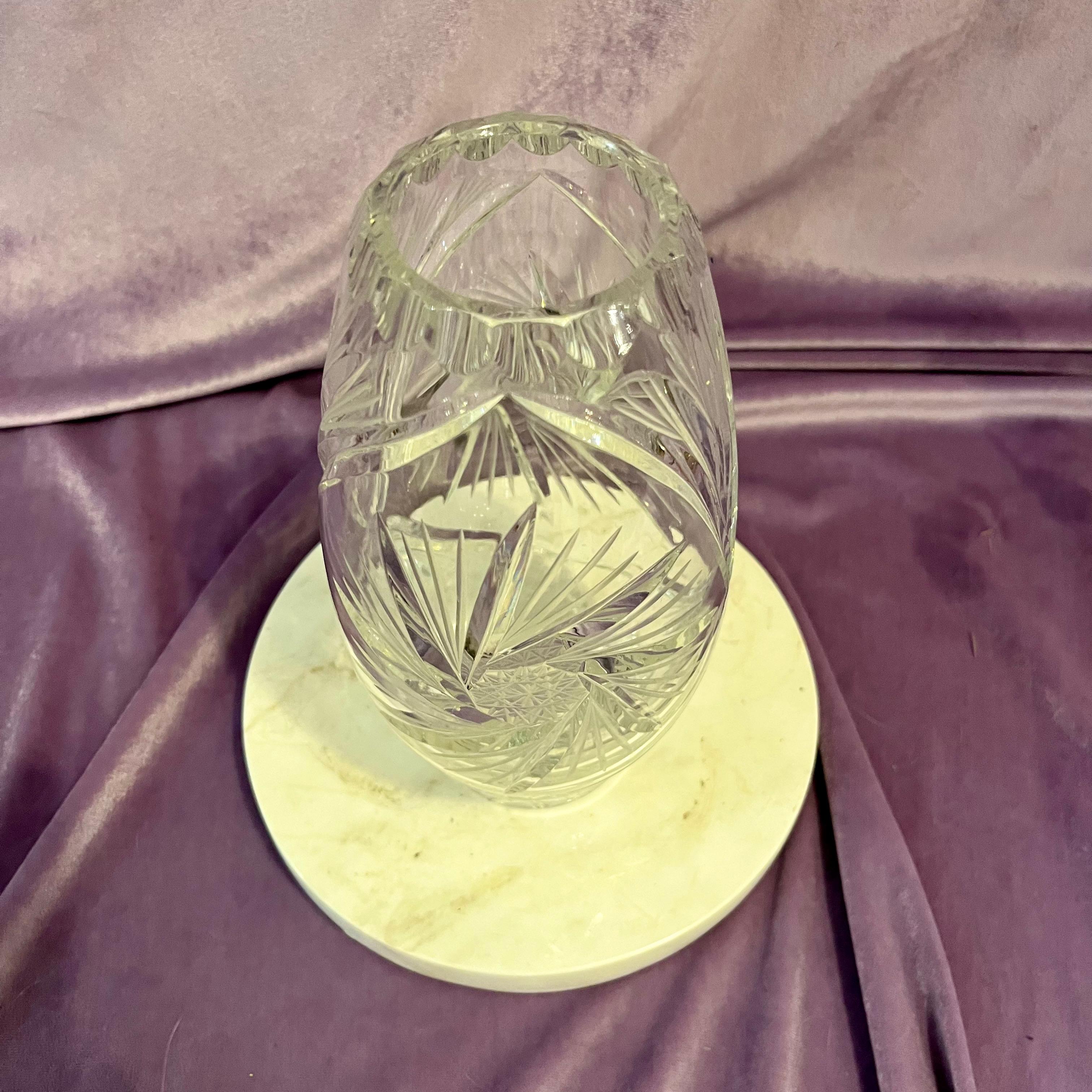 Beautiful Crystal Tapered Vase with Twisted Star Burst Etching