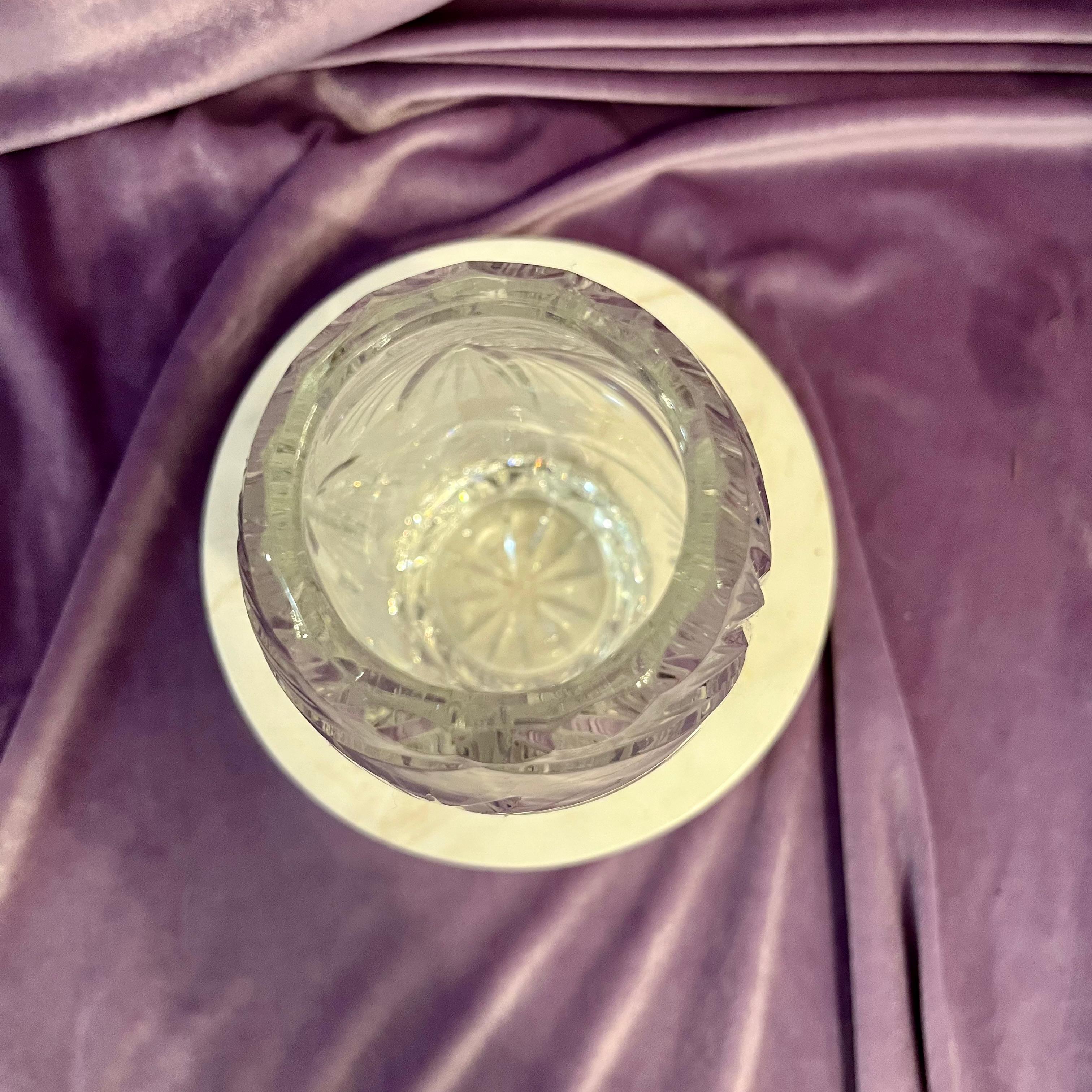 Beautiful Crystal Tapered Vase with Twisted Star Burst Etching